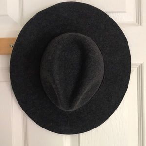 Boho charcoal grey felted 💯% wool hat.